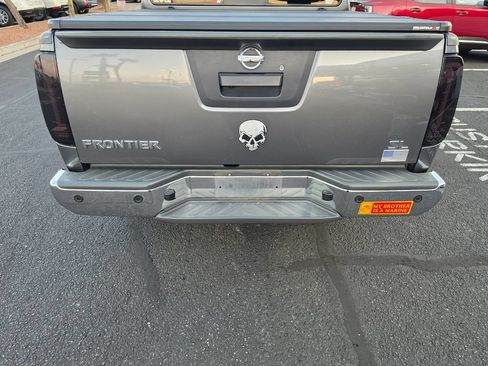 Used 2019 Nissan Frontier SL RWD image 6