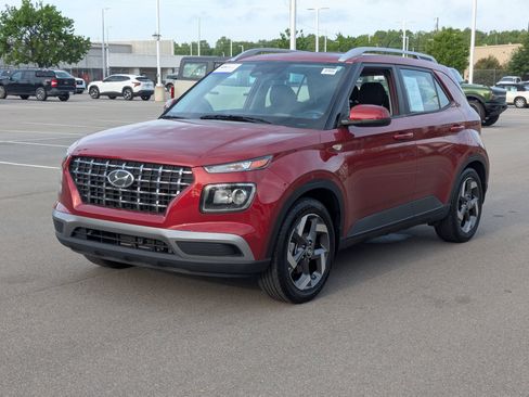 Used 2024 Hyundai Venue FWD image 8