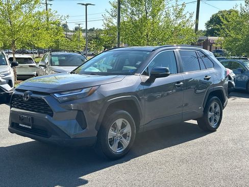 Used 2025 Toyota RAV4 XLE AWD/4WD image 2