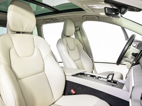 Certified 2025 Volvo V60 B5 Cross Country Plus image 22