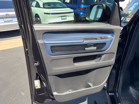 Used 2025 Volkswagen ID. Buzz Pro S RWD image 14