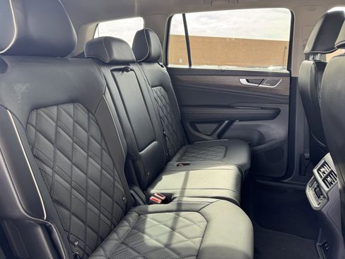 Used 2024 Volkswagen Atlas SEL Premium R-Line image 44