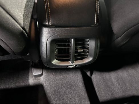 Used 2015 Jeep Cherokee Latitude FWD image 25