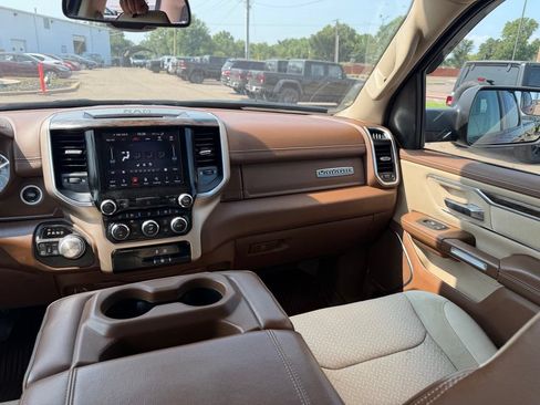 Used 2019 RAM 1500 Laramie AWD/4WD image 16