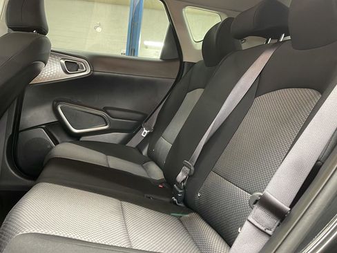 Used 2025 Kia Soul LX w/ LX Technology Package FWD image 8
