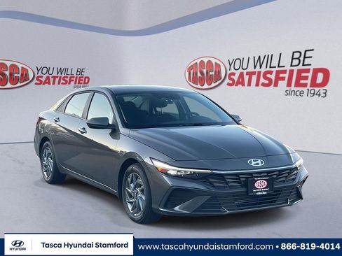 Used 2024 Hyundai Elantra SEL image 1
