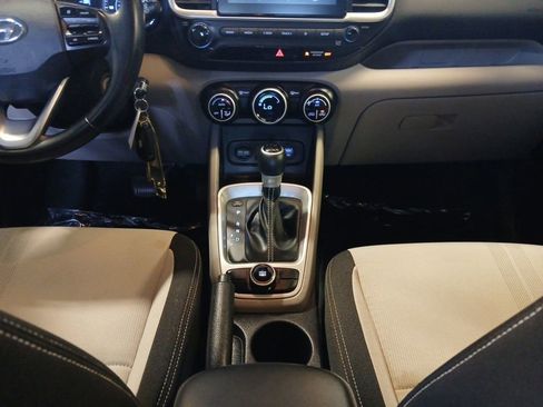 Used 2021 Hyundai Venue SEL FWD image 11