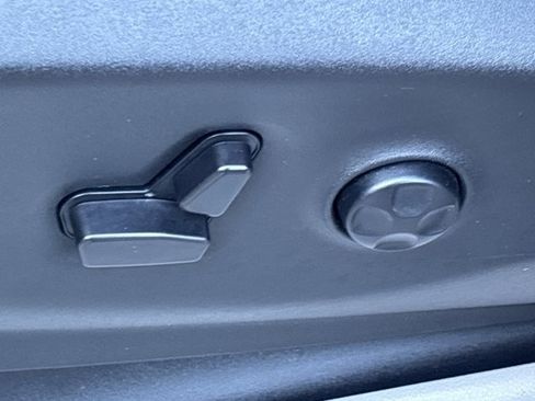 Used 2024 Chrysler Pacifica Touring-L image 22