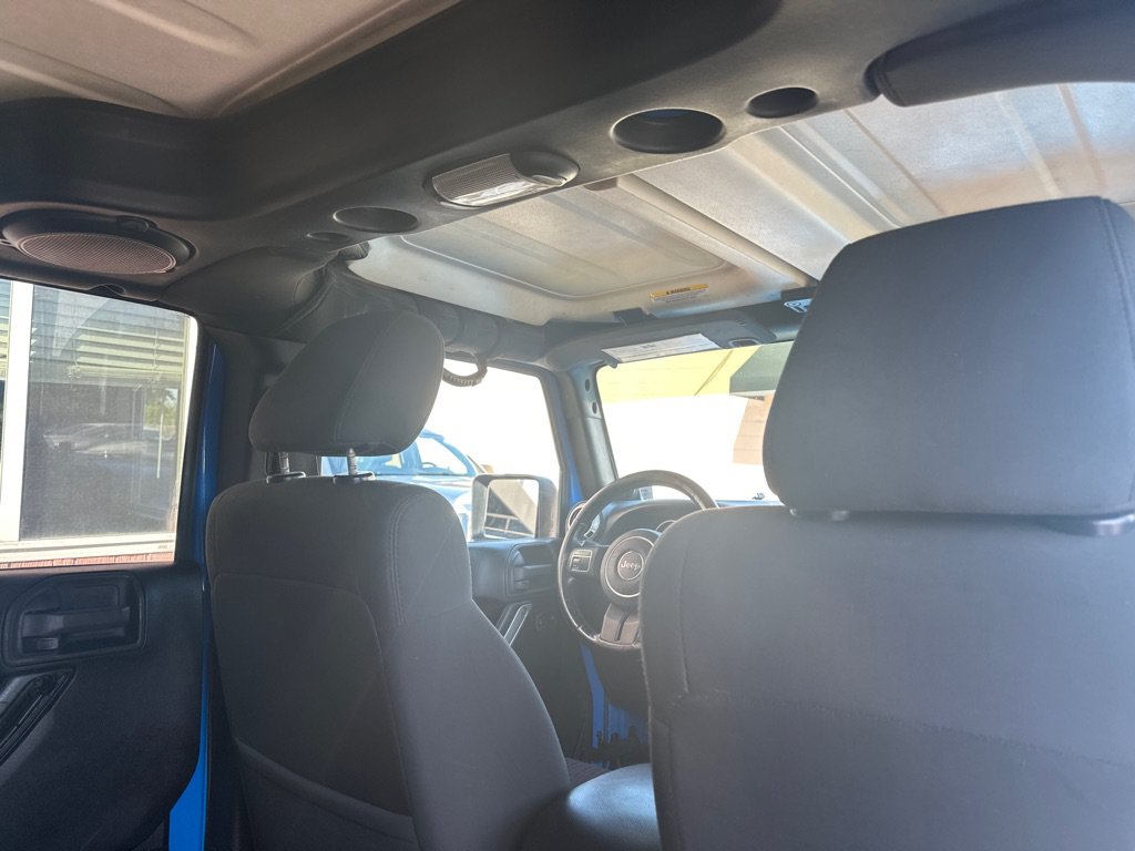 Used 2011 Jeep Wrangler Unlimited Sahara w/ Dual Top Group AWD/4WD image 13
