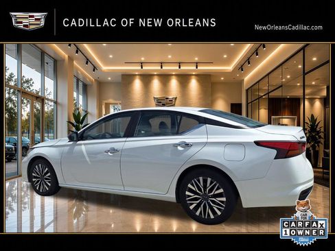 Used 2024 Nissan Altima 2.5 SV FWD image 5