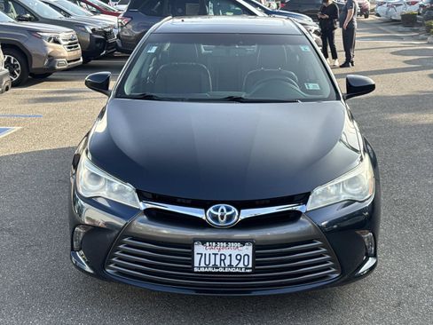 Used 2017 Toyota Camry XLE image 2