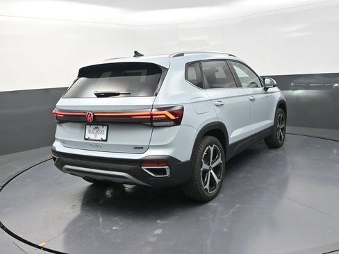 New 2026 Volkswagen Taos SEL image 8