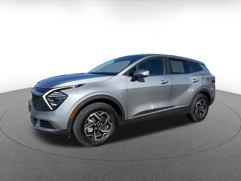 Used 2024 Kia Sportage LX image 8