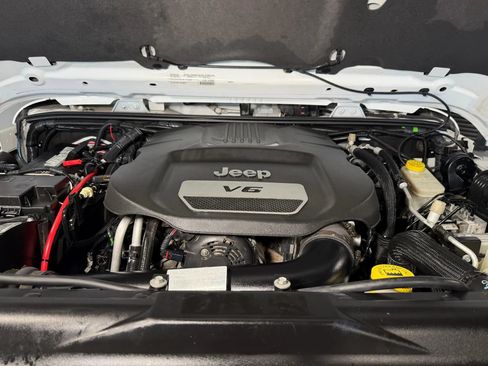Used 2015 Jeep Wrangler Unlimited Sahara AWD/4WD image 18