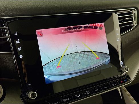 Used 2025 Jeep Wagoneer 4WD w/ Premium Group I image 13