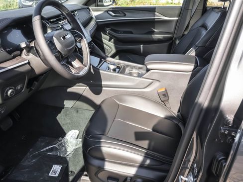 New 2025 Jeep Grand Cherokee Limited image 5