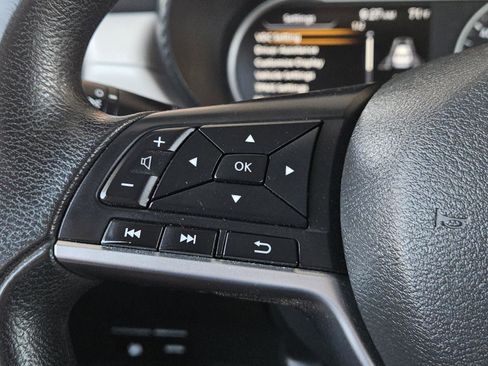 Used 2021 Nissan Versa SV image 16