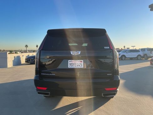 Used 2023 Cadillac Escalade Premium Luxury image 3