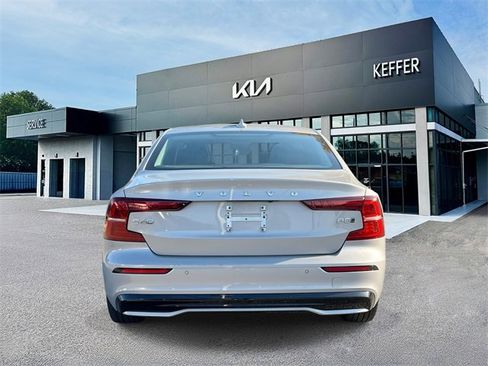 Used 2023 Volvo S60 B5 Core image 7