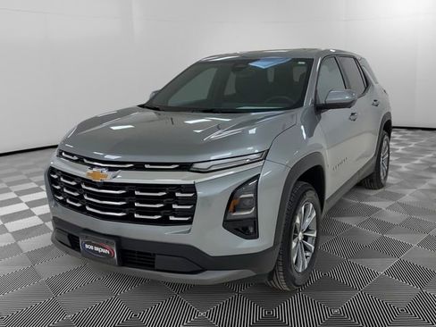 Used 2025 Chevrolet Equinox LT w/ Safety and Technology Package image 7