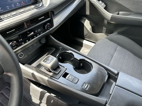 Used 2023 Nissan Rogue SV FWD image 17