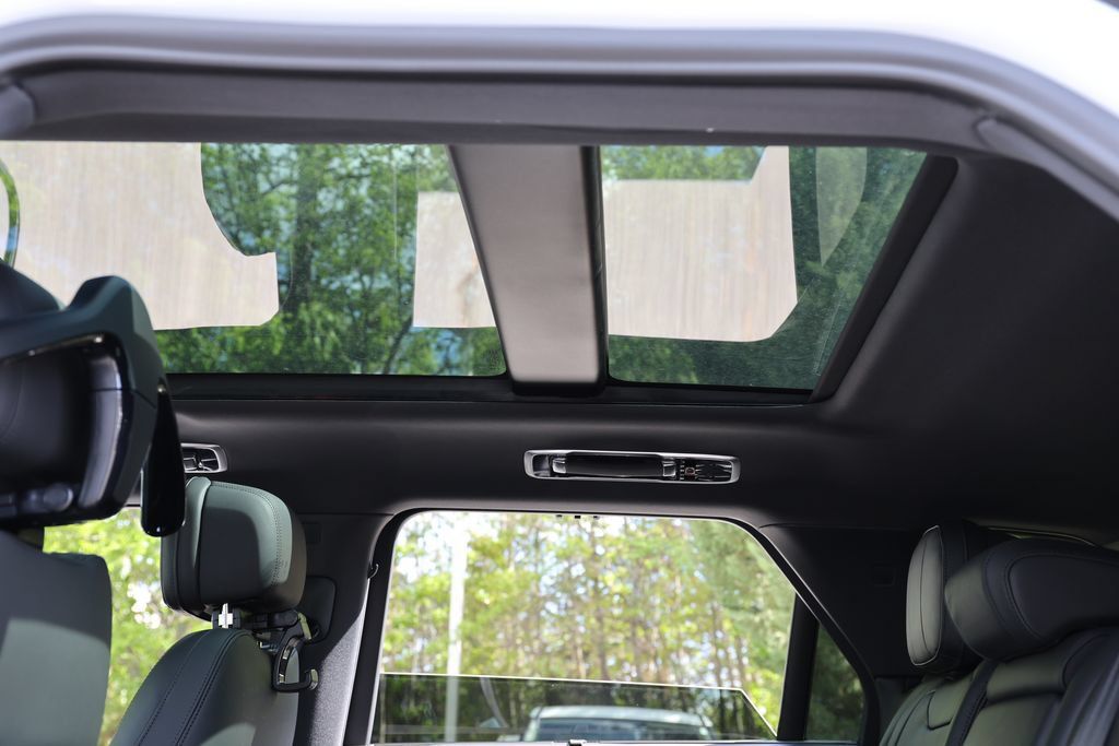 New 2026 Land Rover Range Rover Sport Dynamic SE AWD/4WD image 12