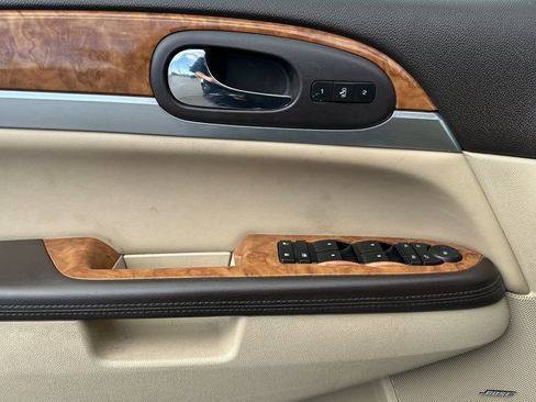 Used 2010 Buick Enclave CXL image 11
