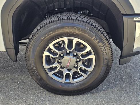 New 2026 GMC Sierra 3500 SLE AWD/4WD image 9