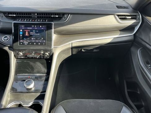 Used 2024 Jeep Grand Cherokee L Laredo image 19