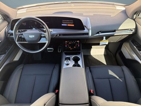 New 2026 Cadillac Vistiq Luxury w/ LPO, Floor Liner Package AWD/4WD image 16