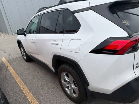 Used 2020 Toyota RAV4 LE w/ Carpet Mat Package AWD/4WD image 6