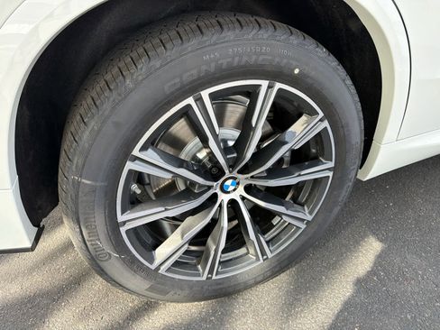 New 2026 BMW X5 xDrive50e image 9