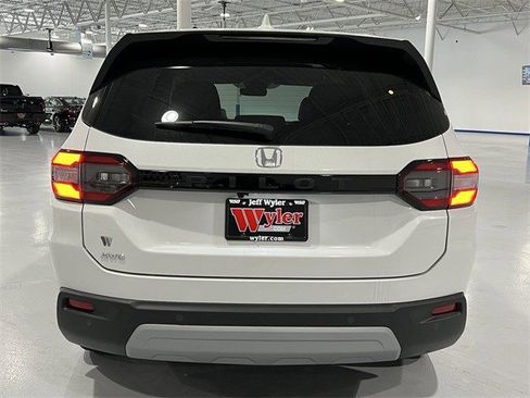 New 2025 Honda Pilot EX-L image 12