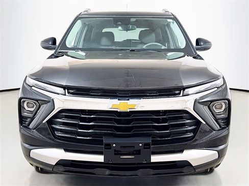 Used 2025 Chevrolet TrailBlazer LT image 2