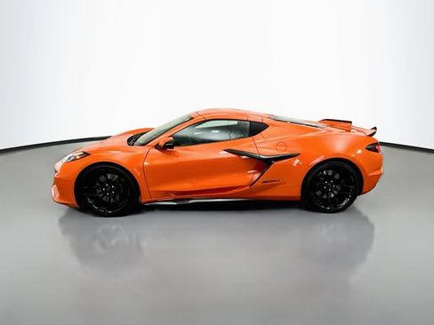 Used 2025 Chevrolet Corvette Z06 RWD image 4