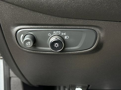 Used 2023 Chevrolet Equinox RS FWD image 35