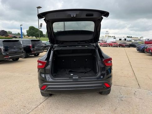 Used 2024 Chevrolet Trax RS w/ Sunroof Package FWD image 35
