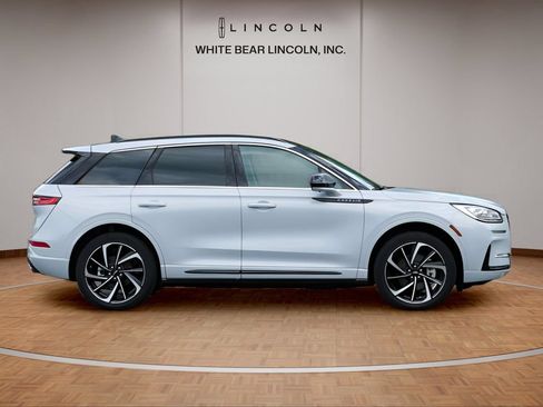 Used 2025 Lincoln Corsair Grand Touring w/ Equipment Group 302A AWD/4WD image 4
