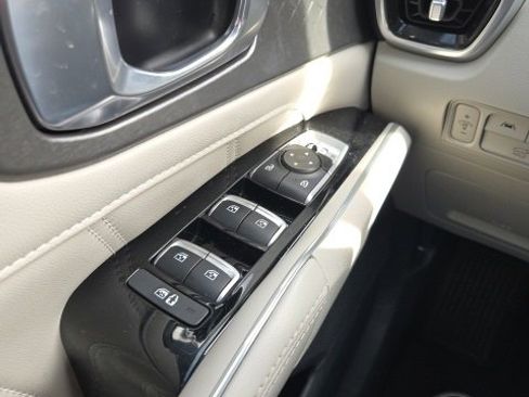 Certified 2022 Kia Sorento SX image 16