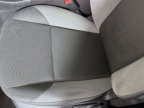 Used 2014 Ford Focus SE w/ SE Winter Package FWD image 18