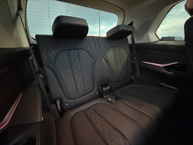 Used 2026 BMW X7 xDrive40i AWD/4WD image 17