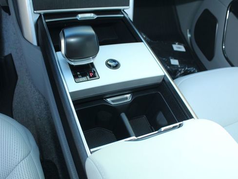 New 2026 Land Rover Range Rover SV AWD/4WD image 15