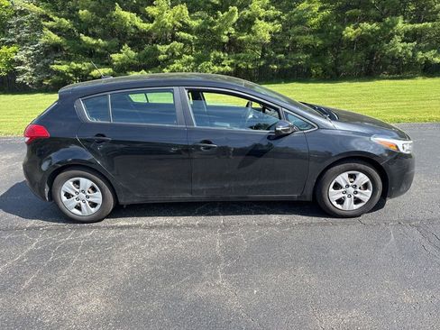 Used 2017 Kia Forte LX FWD image 5