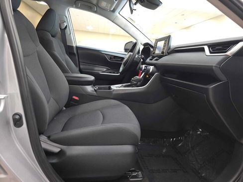 Used 2019 Toyota RAV4 LE w/ Carpet Mat Package AWD/4WD image 26