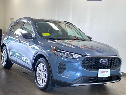 Used 2023 Ford Escape Active w/ Tech Pack #1 AWD/4WD image 2