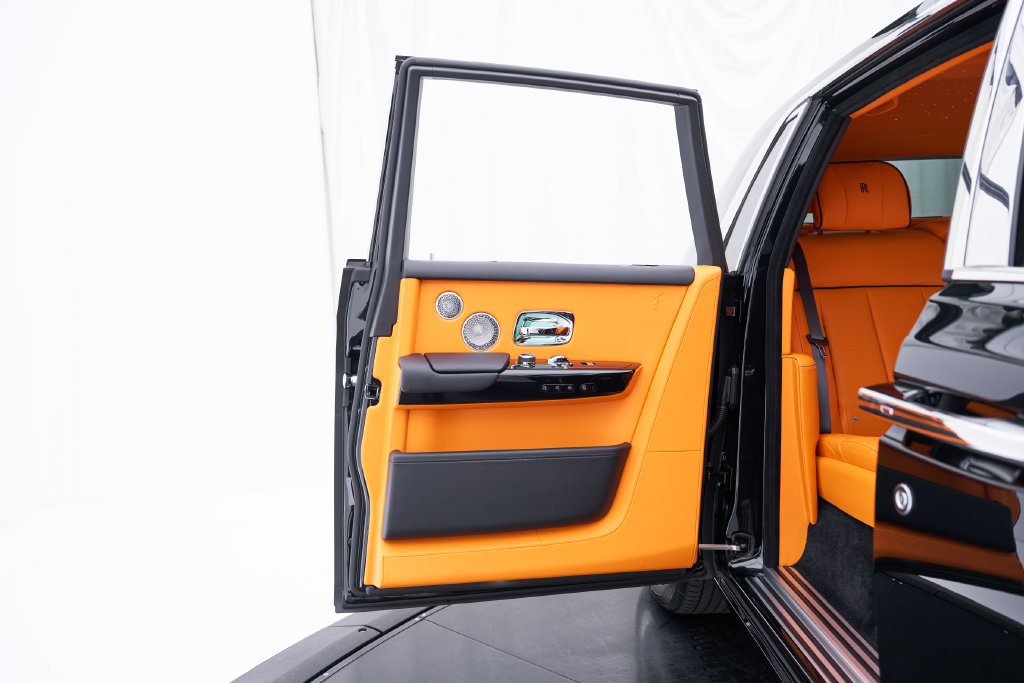 Used 2026 Rolls-Royce Phantom Sedan RWD image 40