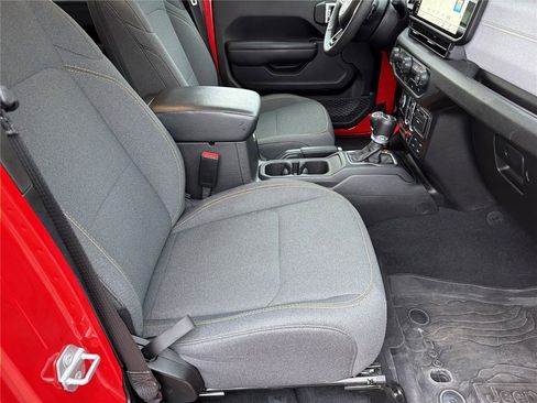 Used 2025 Jeep Wrangler Willys image 14