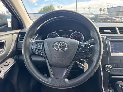 Used 2016 Toyota Camry LE FWD image 7