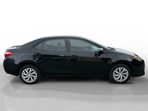Used 2017 Toyota Corolla LE image 6
