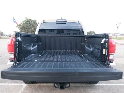 Used 2019 Toyota Tacoma SR5 image 21